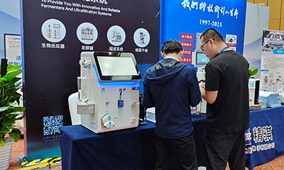 今年会团队与客户交流